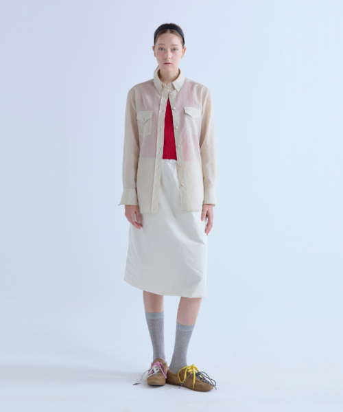 VOYONN（ボヨン）の「軽量シアサーカー スリム アウターシャツ ベージュ 0182（シャツ/ブラウス・レディース・Beige・MEDIUM/LARGE）」の3枚目の写真