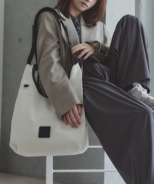 RT;ESKA(アールティーエスカ)の「RT;ESKA(アールティーエスカ) / Edit Tote(トートバッグ・レディース・アイボリー/ブラック・FREE)」の1枚目の写真
