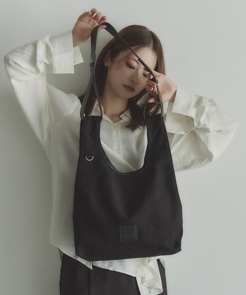 RT;ESKA(アールティーエスカ)の「RT;ESKA(アールティーエスカ) / Edit Tote(トートバッグ・レディース・アイボリー/ブラック・FREE)」の2枚目の写真
