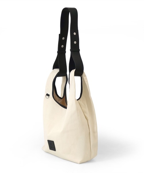 RT;ESKA(アールティーエスカ)の「RT;ESKA(アールティーエスカ) / Edit Tote(トートバッグ・レディース・アイボリー/ブラック・FREE)」の4枚目の写真