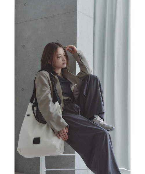 RT;ESKA(アールティーエスカ)の「RT;ESKA(アールティーエスカ) / Edit Tote(トートバッグ・レディース・アイボリー/ブラック・FREE)」の11枚目の写真