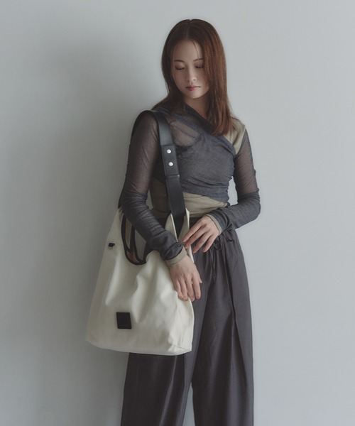 RT;ESKA(アールティーエスカ)の「RT;ESKA(アールティーエスカ) / Edit Tote(トートバッグ・レディース・アイボリー/ブラック・FREE)」の13枚目の写真