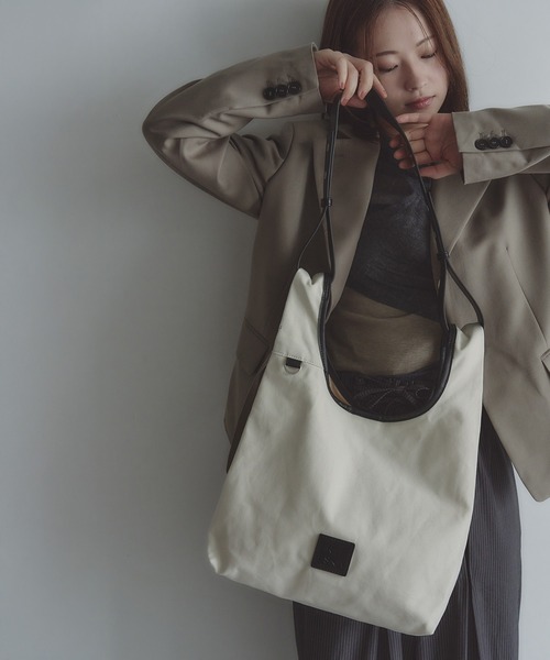 RT;ESKA(アールティーエスカ)の「RT;ESKA(アールティーエスカ) / Edit Tote(トートバッグ・レディース・アイボリー/ブラック・FREE)」の21枚目の写真