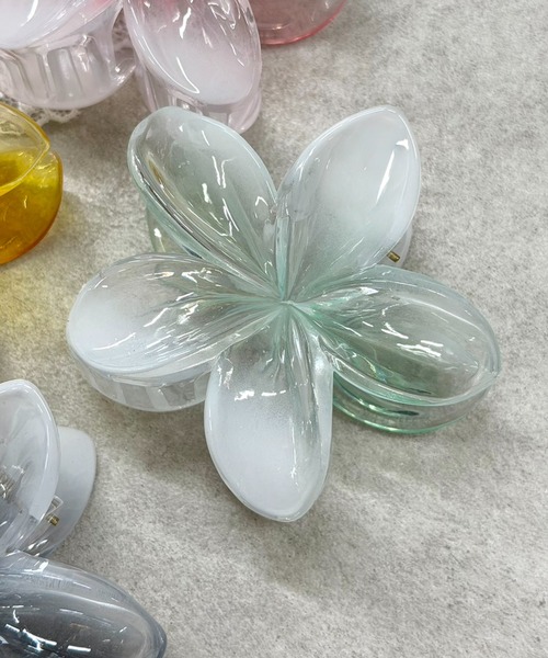 WEGO(ウィゴー)の「WEGO/シンプルカラーフラワーバンス(バレッタ/ヘアクリップ・レディース・グレー/ホワイト/イエロー/ライトピンク・FREE)」の2枚目の写真