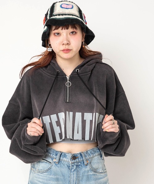 RNA（アールエヌエー）の「M2722 カットオフブリーチフーディー（スウェット・レディース・杢グレー/ブラック/パープル・MEDIUM）」の12枚目の写真