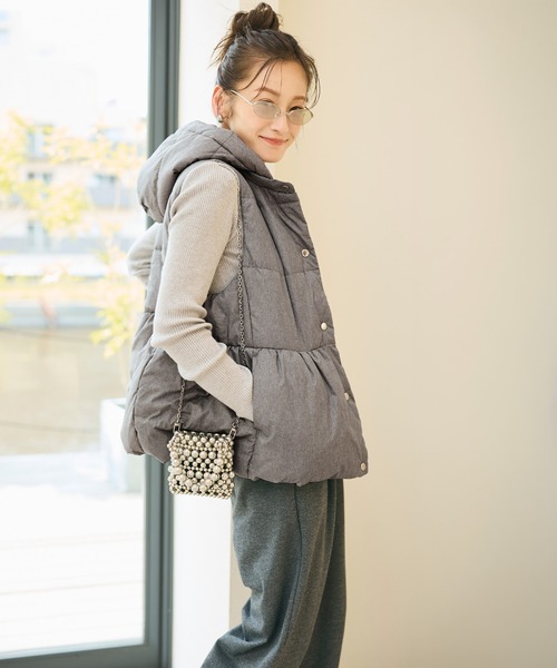 coca(coca)(コカ)の「金ボタンペプラム中綿ベスト(ベスト・レディース・チャコール/グレー・L/S/M)」の14枚目の写真