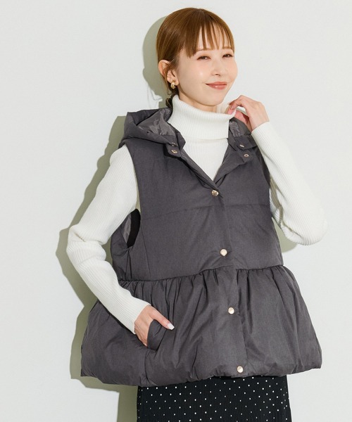 coca(coca)(コカ)の「金ボタンペプラム中綿ベスト(ベスト・レディース・チャコール/グレー・L/S/M)」の19枚目の写真