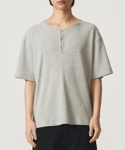 KANEITEI(カネイテイ)の「WAFFLE HENLEY NECK SHORT SLEEVES (MELANGE GRAY)(Tシャツ/カットソー・レディース・ライトグレー・MEDIUM/X-LARGE/LARGE)」の1枚目の写真