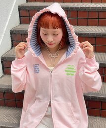 HELLO.SANFRANCISCO（ハローサンフランシスコ）の「【HELLO.SANFRANCISCO/ハローサンフランシスコ】ボーダーワッペンフリルジップネップフーディ（パーカー）」