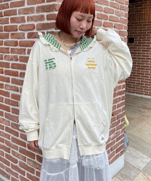 HELLO.SANFRANCISCO(ハローサンフランシスコ)の「【HELLO.SANFRANCISCO/ハローサンフランシスコ】ボーダーワッペンフリルジップネップフーディ(パーカー・レディース・アイボリー/ブルー/ピンク・ONE SIZE)」の4枚目の写真