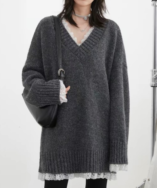 SHERU（シェル）の「裾レースデザインルーズVネックニット フェイクレイヤード（ニット/セーター・レディース・ホワイト/グレー・M）」の11枚目の写真