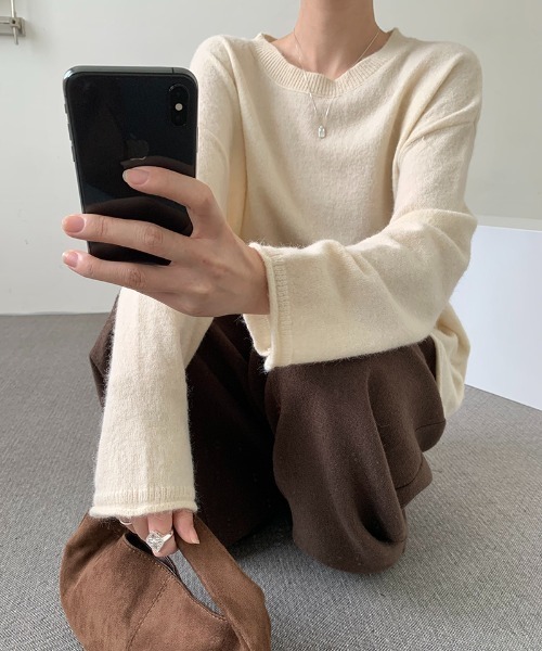 COCOMOMO(ココモモ)の「ドロップショルダーニット ルーズニット クルーネック ニット セーター オーバーサイズ 長袖 トップス シンプル カジュアル 秋服 冬服(ニット/セーター・レディース・ネイビー/アイボリー/ベージュ/ダークブラウン/ブラック/モカ/オレンジ/ダークグレー・FREE)」の18枚目の写真