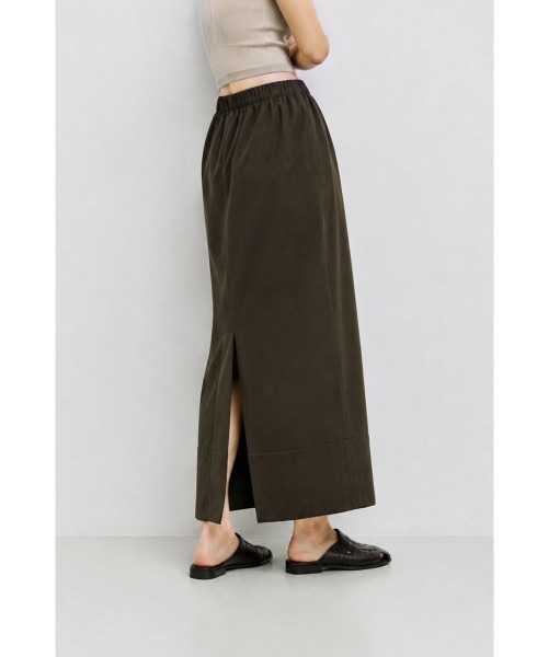 marjour（マージュール）の「EFFORTLESS AIRY I-LINE SKIRT（スカート・レディース・ブラウン/ブラック・M/L）」の4枚目の写真