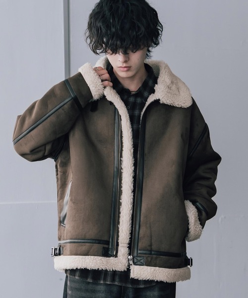 Rocky Monroe(ロッキーモンロー)の「オーバーサイズ B-3フェイクムートン2WAY裏ボアスタンドネックブルゾン(ブルゾン・メンズ・ブラック×ブラック/ブラック/ブラウン・M/L/XL)」の3枚目の写真