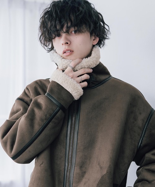 Rocky Monroe(ロッキーモンロー)の「オーバーサイズ B-3フェイクムートン2WAY裏ボアスタンドネックブルゾン(ブルゾン・メンズ・ブラック×ブラック/ブラック/ブラウン・M/L/XL)」の21枚目の写真