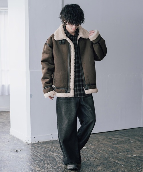 Rocky Monroe(ロッキーモンロー)の「オーバーサイズ B-3フェイクムートン2WAY裏ボアスタンドネックブルゾン(ブルゾン・メンズ・ブラック×ブラック/ブラック/ブラウン・M/L/XL)」の19枚目の写真