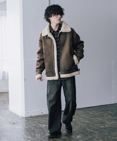 Rocky Monroe(ロッキーモンロー)の「オーバーサイズ B-3フェイクムートン2WAY裏ボアスタンドネックブルゾン(ブルゾン・メンズ・ブラック×ブラック/ブラック/ブラウン・M/L/XL)」の17枚目の写真