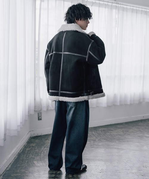 Rocky Monroe(ロッキーモンロー)の「オーバーサイズ B-3フェイクムートン2WAY裏ボアスタンドネックブルゾン(ブルゾン・メンズ・ブラック×ブラック/ブラック/ブラウン・M/L/XL)」の6枚目の写真