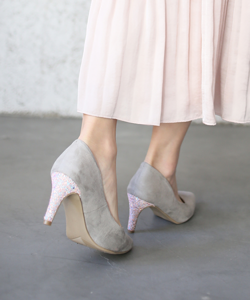 SESTO（セスト）の「7cmヒール美脚ポインテッドトゥパンプス（パンプス・レディース・ブラック/ベージュ系その他/ボルドー/レオパード/ブラック系その他/チャコールグレー/パイソン/ブルー系その他/ブルー/グレイッシュベージュ/ピンク系その他/ライトグレー/ベージュ系その他2/ブラック系その他2/グレー系その他/マルチ/イエロー/ブラック系その他3・24.0cm/22.5cm/23.5cm/23.0cm/22.0cm/25.0cm/24.5cm）」の9枚目の写真