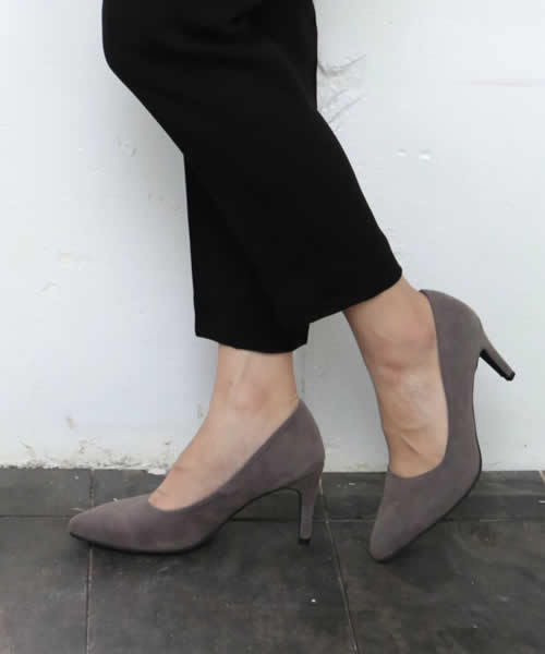 SESTO（セスト）の「7cmヒール美脚ポインテッドトゥパンプス（パンプス・レディース・ブラック/ベージュ系その他/ボルドー/レオパード/ブラック系その他/チャコールグレー/パイソン/ブルー系その他/ブルー/グレイッシュベージュ/ピンク系その他/ライトグレー/ベージュ系その他2/ブラック系その他2/グレー系その他/マルチ/イエロー/ブラック系その他3・24.0cm/22.5cm/23.5cm/23.0cm/22.0cm/25.0cm/24.5cm）」の7枚目の写真
