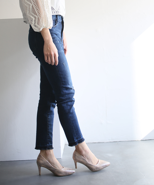 SESTO（セスト）の「7cmヒール美脚ポインテッドトゥパンプス（パンプス・レディース・ブラック/ベージュ系その他/ボルドー/レオパード/ブラック系その他/チャコールグレー/パイソン/ブルー系その他/ブルー/グレイッシュベージュ/ピンク系その他/ライトグレー/ベージュ系その他2/ブラック系その他2/グレー系その他/マルチ/イエロー/ブラック系その他3・24.0cm/22.5cm/23.5cm/23.0cm/22.0cm/25.0cm/24.5cm）」の12枚目の写真