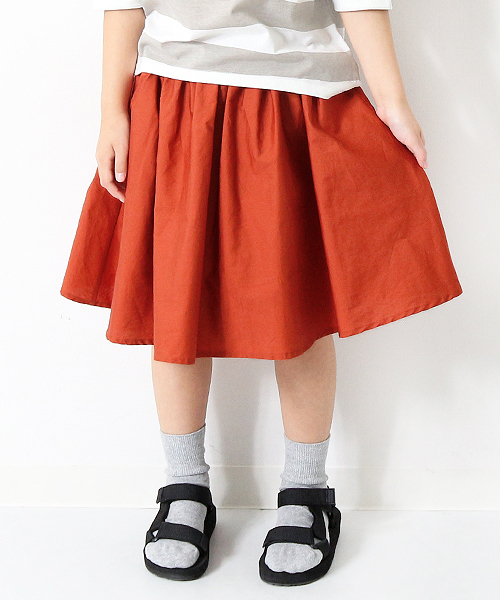 devirock(デビロック)の「膝丈ボリュームギャザースカート スカッツ(スカート・キッズ・ブラック/カーキ/レッド系その他/ブラウン/ピンク系その他/オレンジ系その他/ベージュ・100cm/110cm/120cm/130cm/140cm/150cm/160cm)」の7枚目の写真