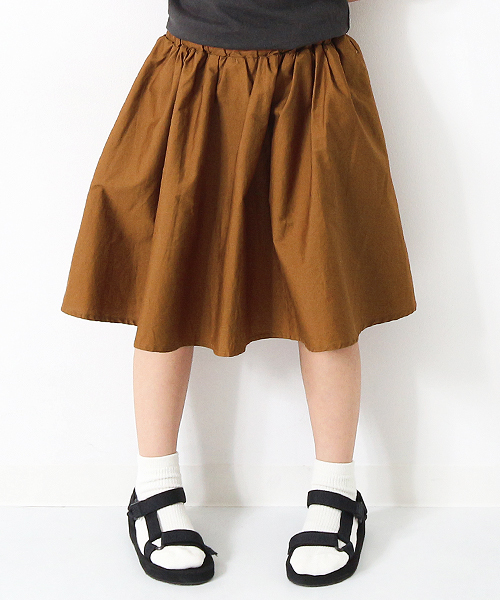 devirock(デビロック)の「膝丈ボリュームギャザースカート スカッツ(スカート・キッズ・ブラック/カーキ/レッド系その他/ブラウン/ピンク系その他/オレンジ系その他/ベージュ・100cm/110cm/120cm/130cm/140cm/150cm/160cm)」の3枚目の写真