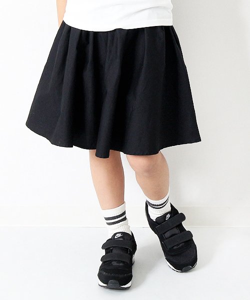 devirock(デビロック)の「膝丈ボリュームギャザースカート スカッツ(スカート・キッズ・ブラック/カーキ/レッド系その他/ブラウン/ピンク系その他/オレンジ系その他/ベージュ・100cm/110cm/120cm/130cm/140cm/150cm/160cm)」の2枚目の写真