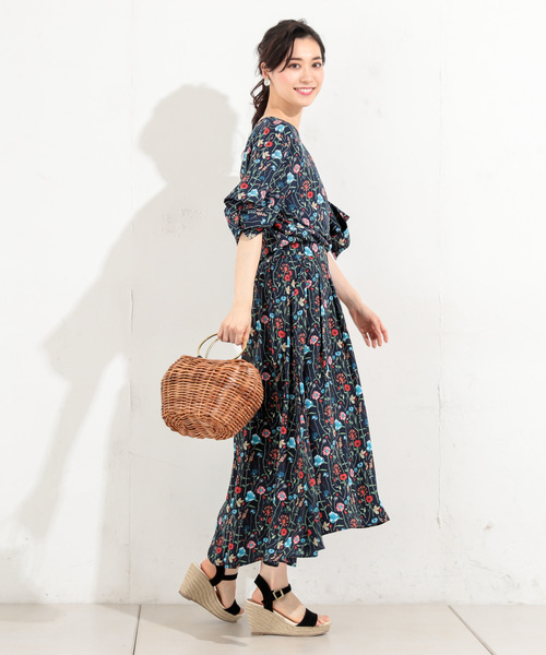 RIVE DROITE（リヴドロワ）の「フラワープリントミディスカート（スカート・レディース・ホワイト/ネイビー・FREE）」の6枚目の写真