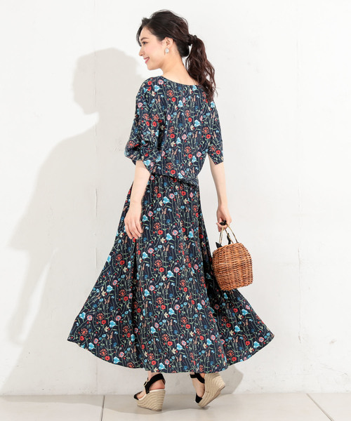 RIVE DROITE（リヴドロワ）の「フラワープリントミディスカート（スカート・レディース・ホワイト/ネイビー・FREE）」の7枚目の写真