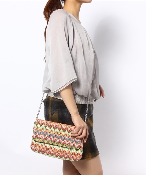 ROSE BUD（ローズバッド）の「(LL ACCESSORIES)B882B MULTI COLOR ZIGZAG PTN CLUTCH W/CH（クラッチバッグ・レディース・マルチ・ONE SIZE）」の9枚目の写真