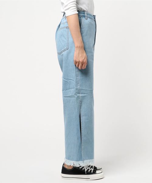 PUNYUS（プニュズ）の「スリットデニムワイドパンツ（デニムパンツ・レディース・インディゴブルー/ライトインディゴブルー・3/1/2/4）」の4枚目の写真