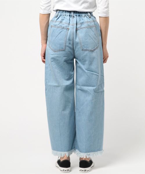 PUNYUS（プニュズ）の「スリットデニムワイドパンツ（デニムパンツ・レディース・インディゴブルー/ライトインディゴブルー・3/1/2/4）」の5枚目の写真