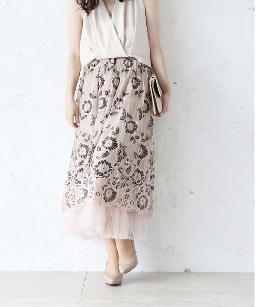 cawaii（カワイイ）の「貼り絵のような花チュールスカート 花柄