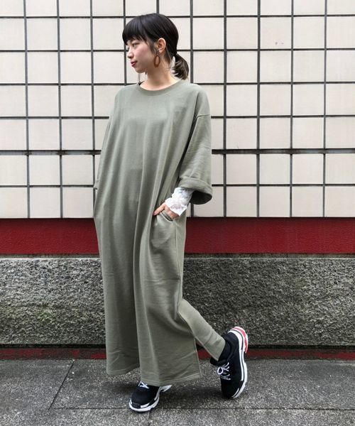 tiptop(ティップトップ)の「裏毛スリットロングワンピース(ワンピース・レディース・ブラック/ダークグリーン/エンジ/グレー/ベージュ/カーキ/ダークグレー・FREE)」の6枚目の写真