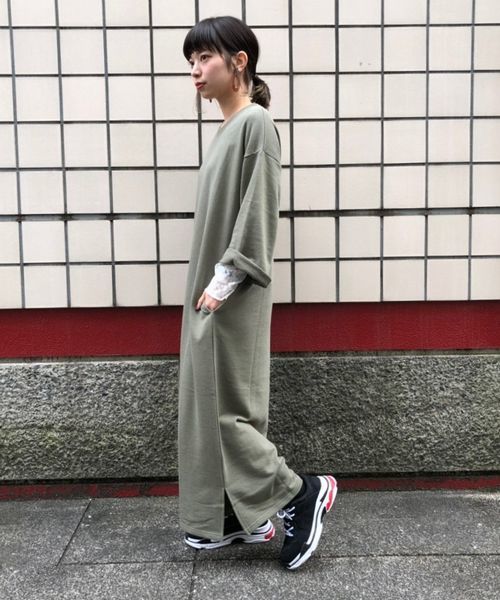 tiptop(ティップトップ)の「裏毛スリットロングワンピース(ワンピース・レディース・ブラック/ダークグリーン/エンジ/グレー/ベージュ/カーキ/ダークグレー・FREE)」の9枚目の写真