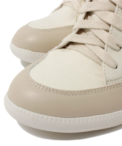 Chico(チコ)の「キャンバススニーカー(スニーカー・レディース・ホワイト/ブラック/ベージュ・SMALL/MEDIUM/LARGE)」の4枚目の写真