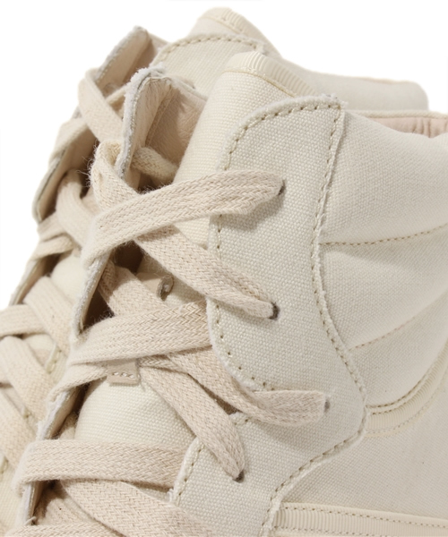 Chico(チコ)の「キャンバススニーカー(スニーカー・レディース・ホワイト/ブラック/ベージュ・SMALL/MEDIUM/LARGE)」の9枚目の写真