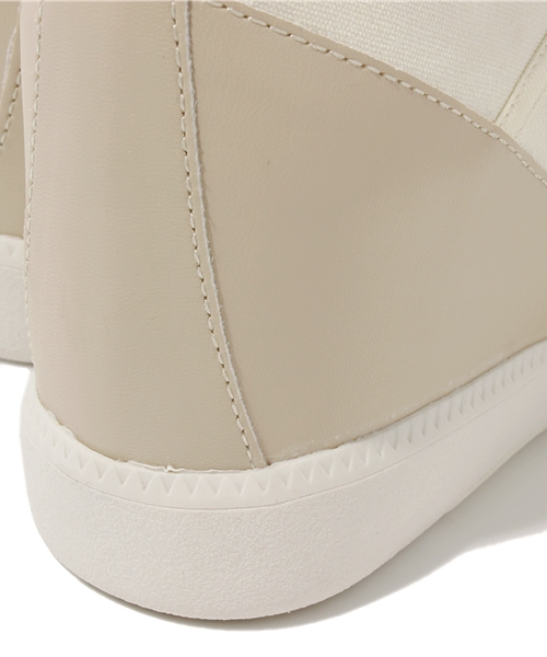 Chico(チコ)の「キャンバススニーカー(スニーカー・レディース・ホワイト/ブラック/ベージュ・SMALL/MEDIUM/LARGE)」の5枚目の写真