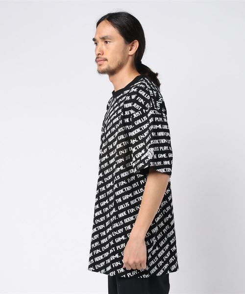GALLIS ADDICTION(ガリスアディクション)の「GAデジタルフォント総柄半袖Tシャツ(Tシャツ/カットソー・メンズ・ブラック/パープル/オレンジ・M/L)」の4枚目の写真