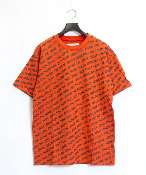 GALLIS ADDICTION(ガリスアディクション)の「GAデジタルフォント総柄半袖Tシャツ(Tシャツ/カットソー・メンズ・ブラック/パープル/オレンジ・M/L)」の3枚目の写真