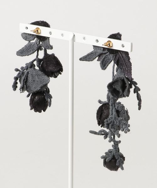 m.soeur（エムスール）の「アセビのリネンピアス＊（ピアス（両耳用）・レディース・ホワイト/ブラック/グレー・FREE）」の4枚目の写真