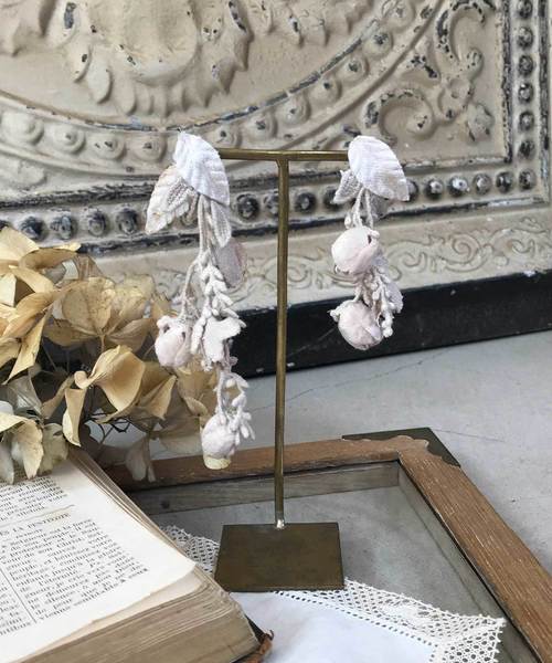 m.soeur(エムスール)の「アセビのリネンピアス*(ピアス(両耳用))」|グレー