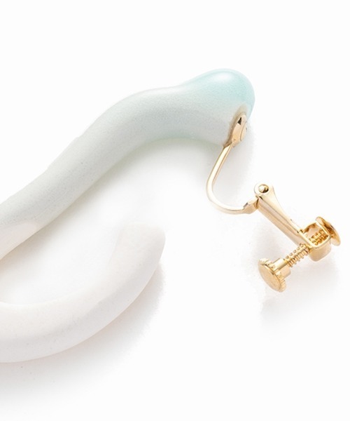 LAPUIS(ラピュイ)の「Lapuis(ラピュイ)ARITA Hoop Earring B(イヤリング・レディース・ブルー・FREE)」の4枚目の写真