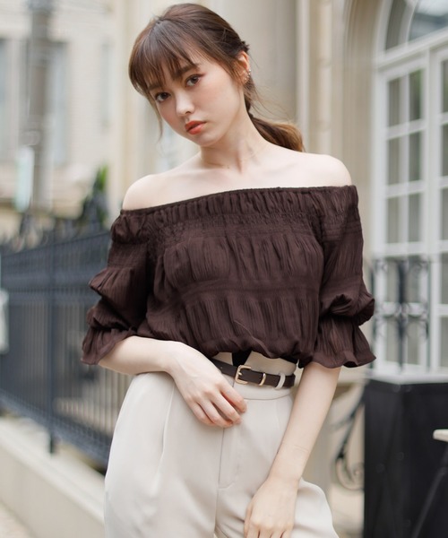 LIPSERVICE（リップサービス）の「マジョリカプリーツ2WAYオフショルトップス（Tシャツ/カットソー・レディース・アイボリー/ブラウン/ブラック・FREE）」の3枚目の写真