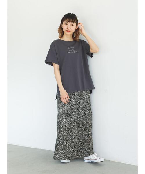 SLURR(スラ―)の「デザインプリントクルーネックドロップショルダーT(Tシャツ/カットソー・レディース・チャコールグレー/ライトベージュ/オフホワイト・FREE)」の18枚目の写真