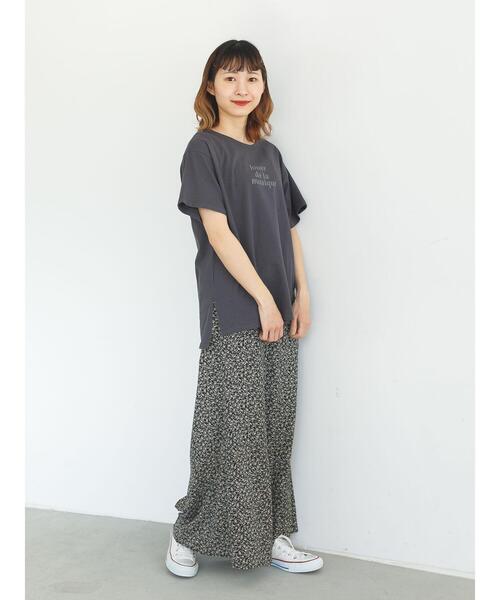 SLURR(スラ―)の「デザインプリントクルーネックドロップショルダーT(Tシャツ/カットソー・レディース・チャコールグレー/ライトベージュ/オフホワイト・FREE)」の17枚目の写真