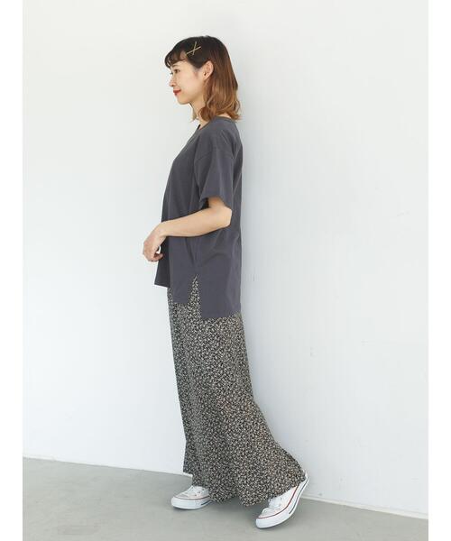 SLURR(スラ―)の「デザインプリントクルーネックドロップショルダーT(Tシャツ/カットソー・レディース・チャコールグレー/ライトベージュ/オフホワイト・FREE)」の15枚目の写真