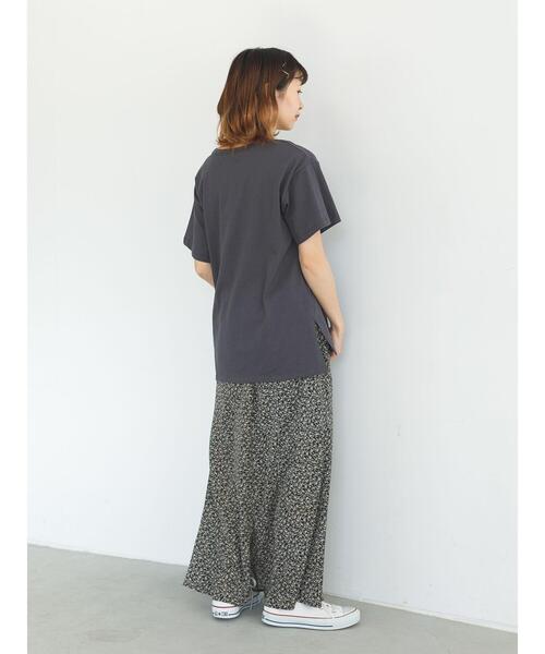 SLURR(スラ―)の「デザインプリントクルーネックドロップショルダーT(Tシャツ/カットソー・レディース・チャコールグレー/ライトベージュ/オフホワイト・FREE)」の14枚目の写真