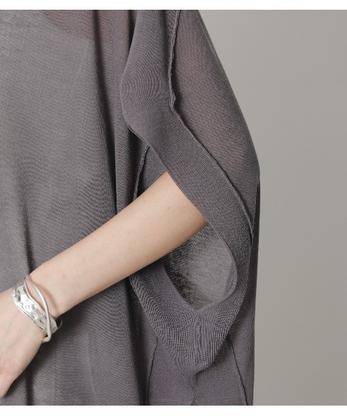 crie conforto(クリーコンフォルト)の「シアーポンチョニットPO(ニット/セーター・レディース・ブラック/オレンジ/グレー・FREE)」の6枚目の写真